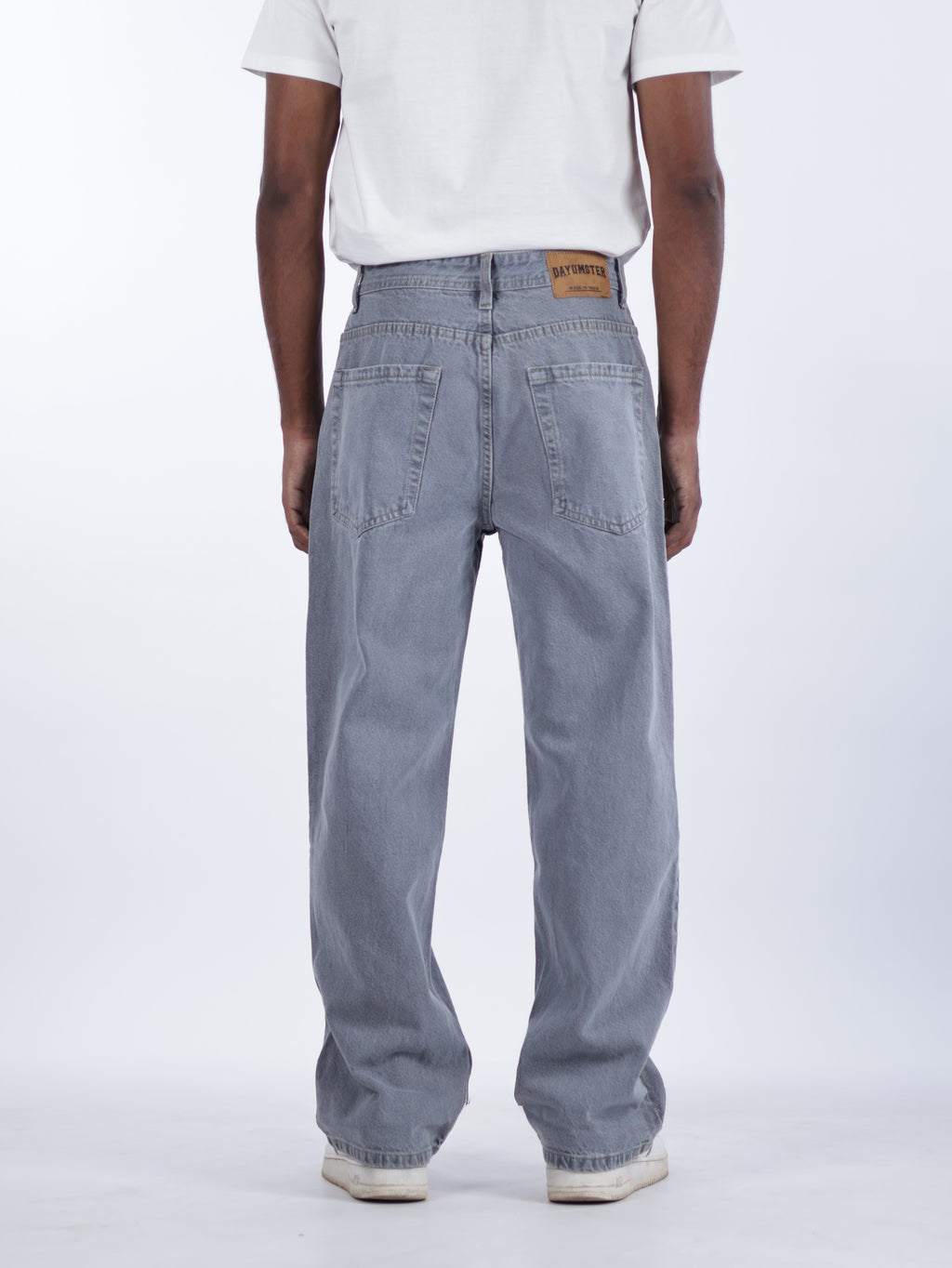 STRAIGHT FIT DENIMS | GREY