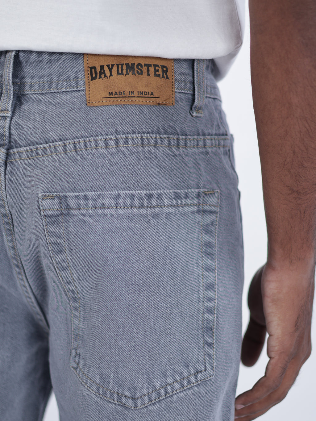 STRAIGHT FIT DENIMS | GREY
